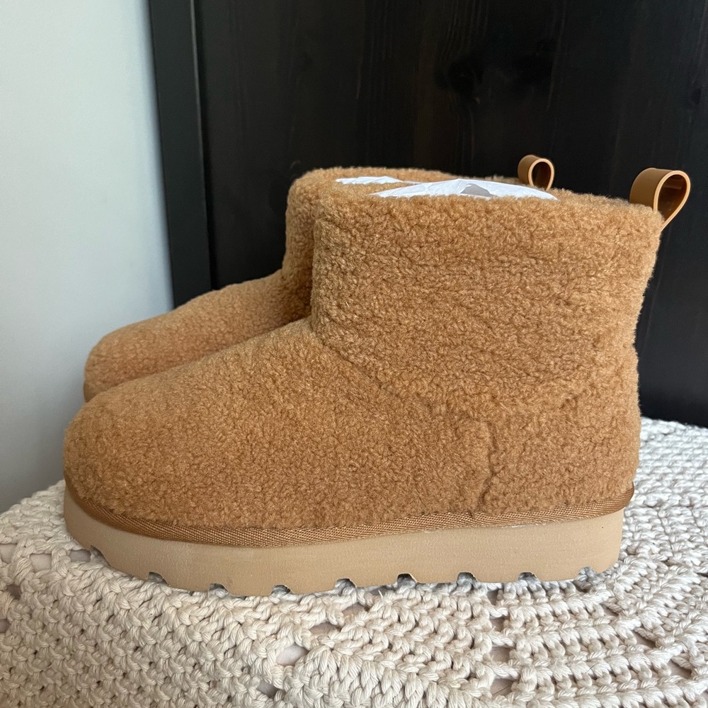 Michael Kors Winnie Bootie Faux Curly Shearling Womens Teddy Ankle Bootie Size 8 - Picture 2 of 9